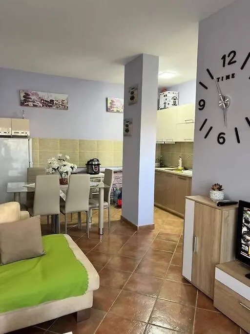 Coastal Comfort Apartment Golem