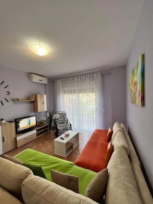 Coastal Comfort Apartment Golem