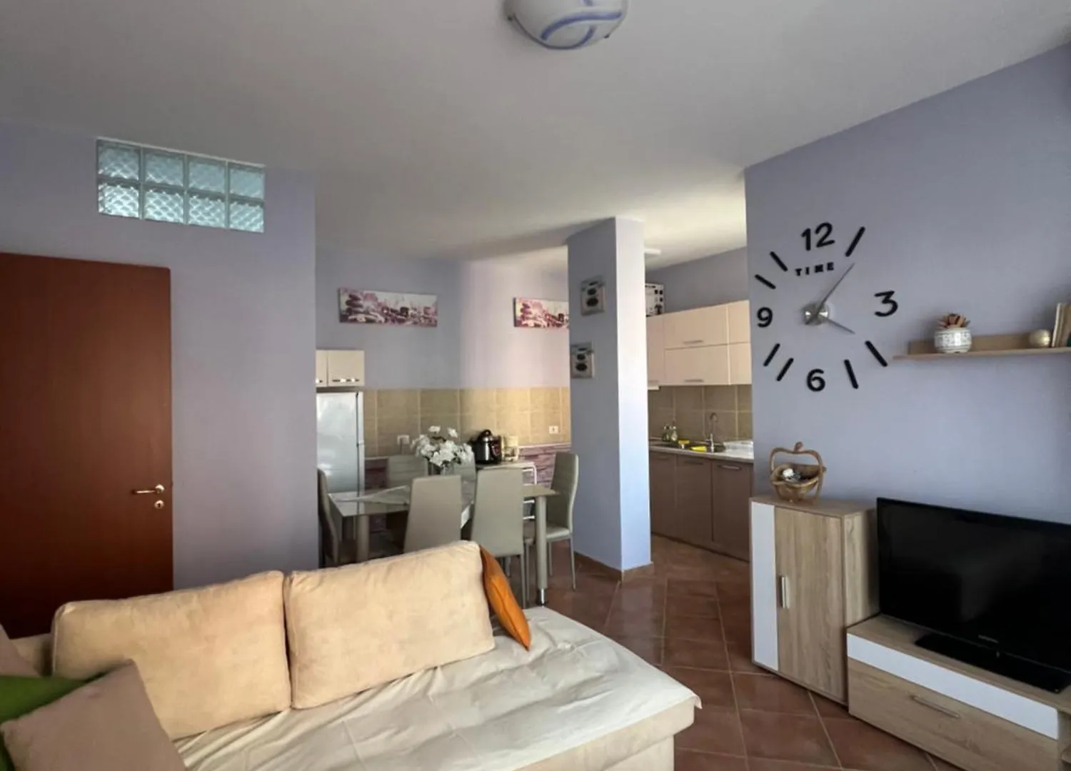 Coastal Comfort Apartment Golem
